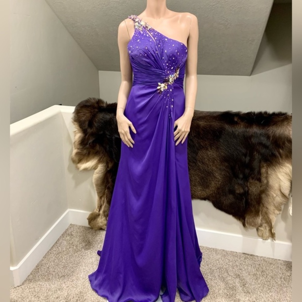 Stunning  Brand New Evening or Prom Dress  with plenty os Sparkle!